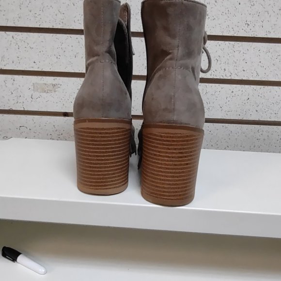 Grey lace up boots from Time And Tru size 8 - in excellent used condition - Picture 3 of 6